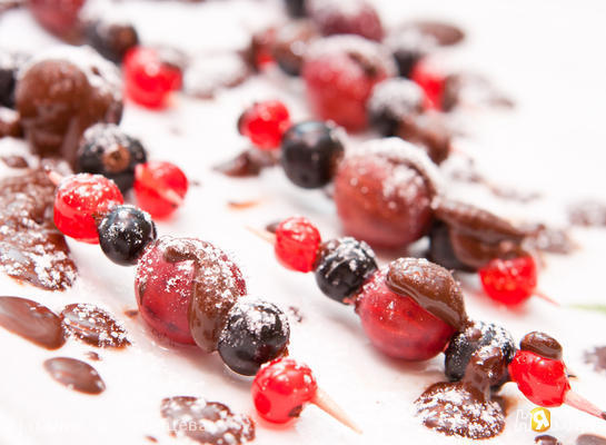 Рецепт Канапе из ягод с шоколадом