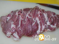Приготовление свинины с баклажанами,  в омлете: шаг 1