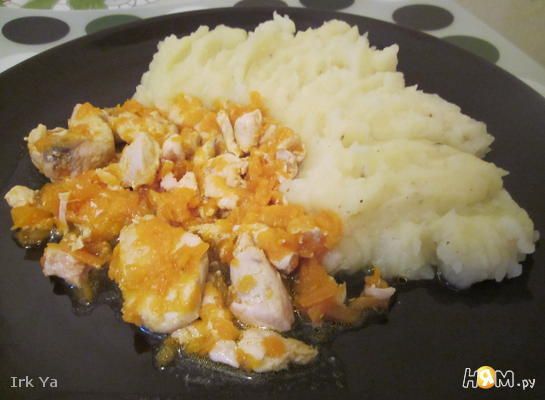 Рецепт Курица тушеная с морковью в бульоне