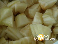 Приготовление шарлотки с яблоками, изюмом и корицей: шаг 1