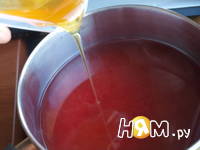 Приготовление напитка из калины с мятой и медом: шаг 6