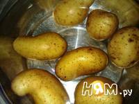 Приготовление  картошки с кунжутом и соусом: шаг 1