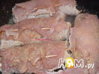 Приготовление рулетиков из свинины с начинкой: шаг 5