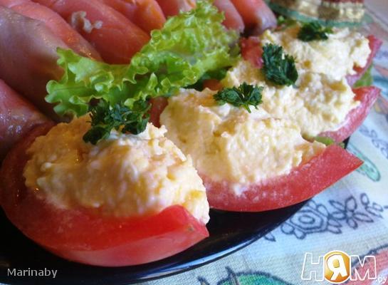 Рецепт Сырный салат в помидорных лодочках