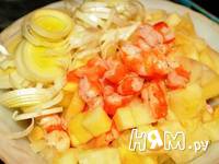 Приготовление салата с креветками в ананасе: шаг 3
