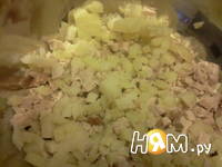 Приготовление салата с картошкой  и соленым огурцом: шаг 5