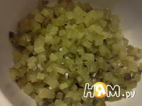 Приготовление салата с картошкой  и соленым огурцом: шаг 6