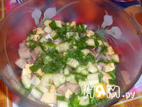 Приготовление салата из сельди с сухариками: шаг 5