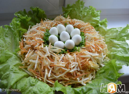 Салат с перепелиными яйцами  "Гнездо глухаря"