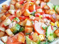 Приготовление салата с курицей и овощами: шаг 3
