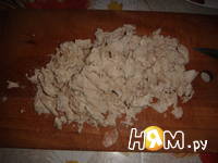 Приготовление слоеного салата с курицей и кукурузой: шаг 2
