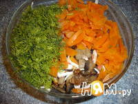 Приготовление салата с грибами и крабовыми палочками: шаг 4