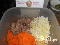 Приготовление салата с тунцом,яйцом и огурцом: шаг 3