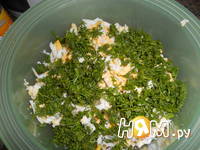 Приготовление салата с яйцом, сыром и кукурузой: шаг 3
