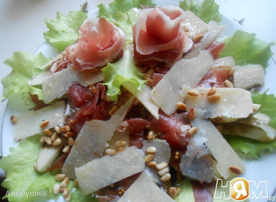 Рецепт Итальянский салат с прошутто,грушей и пармезаном