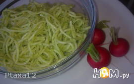 Спагетти с песто из листьев редиски