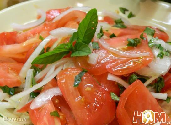 Салат с томатами и мятой
