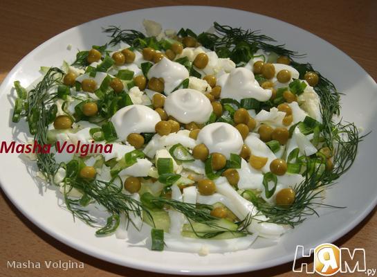 Рецепт Салат Сицилия с кальмаром и зеленым горошком