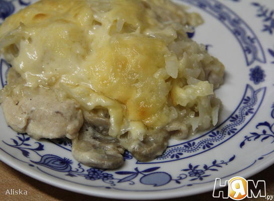 Рецепт Курица с грибами под картофельно-сырной шубой